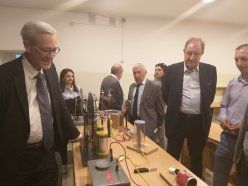 Առաջատար ընկերության ներկայացուցիչները «Քվանտ» վարժարանում