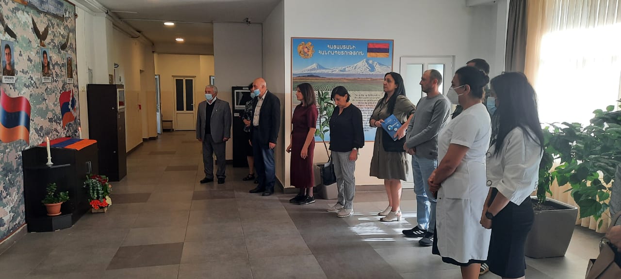 Հիշատակի և խոնարհումի մեկ րոպե...